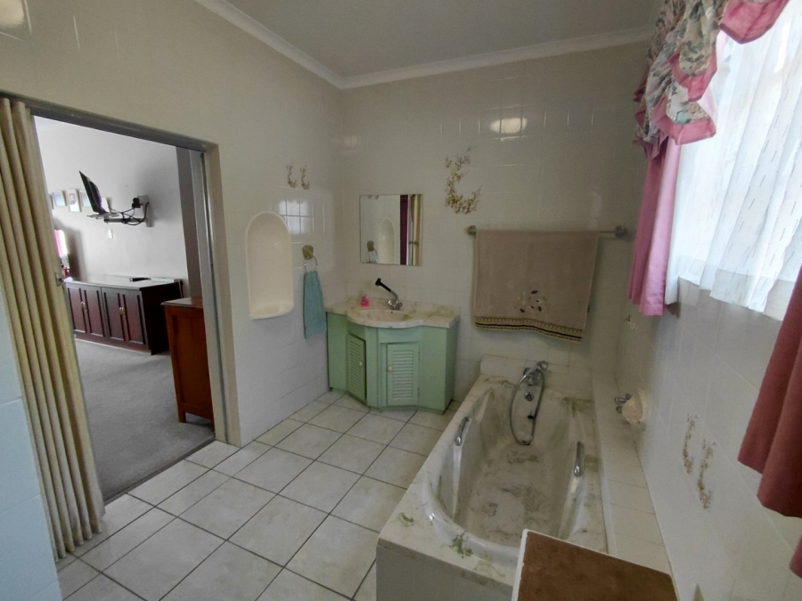 4 Bedroom Property for Sale in Wilgenhof Free State